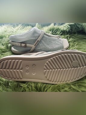 Crocs Women’s Tulum Strappy Sandals – Size W8 – Beige/Tan – New